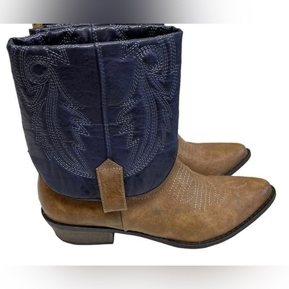 Coconuts by Matisse faux leather stitched navy cuffed western/cowboy boots. 10